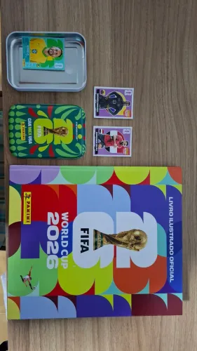 Álbum completo capa dura + 2 Legends bordô + Armazenador de figurinhas personalizado