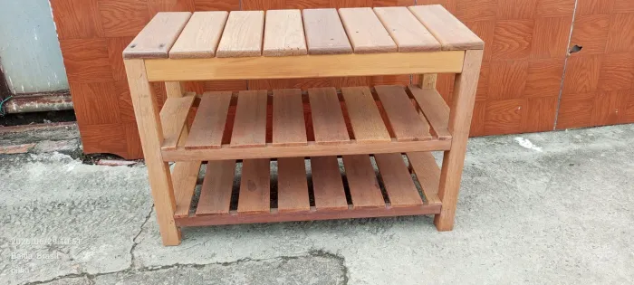 Vendo Banco Sapateira em Madeira 