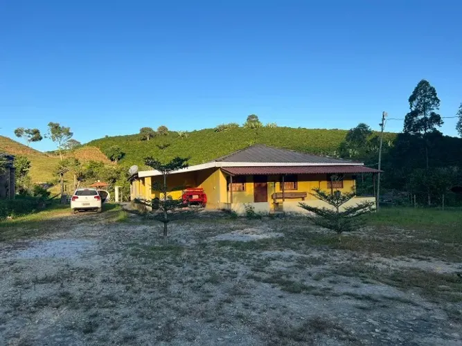 Sítio com 3.000 Pés de Café, Piscina e Área Gourmet | Próximo a Carangola