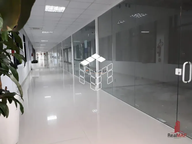 Loja com 23,69 m² em galeria disponível para LOCAÇÃO, excelente localização no bairro Camp