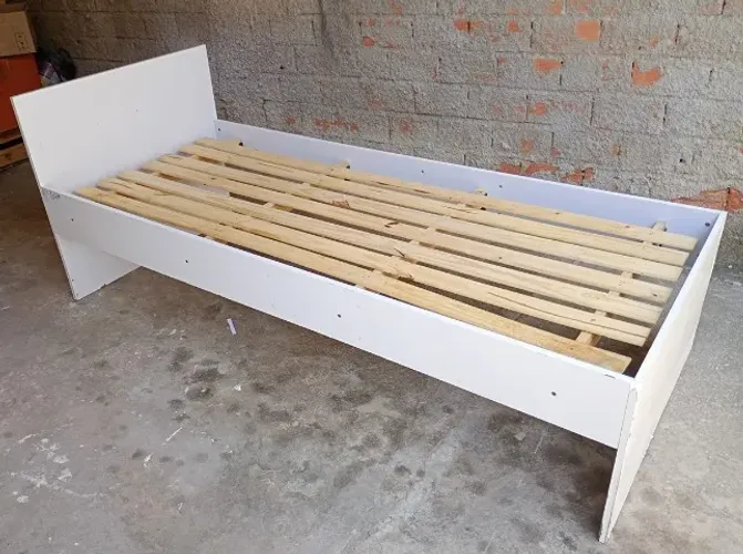 Cama de Solteiro Branco - Usado bom estado
