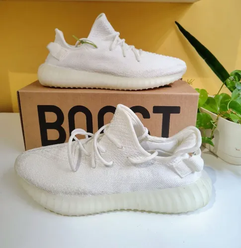 Tênis Adidas Yeezy boost 350 cream white