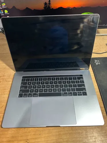 Macbook pro 2018 com defeito