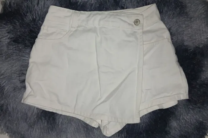 Shorts Saia branco 