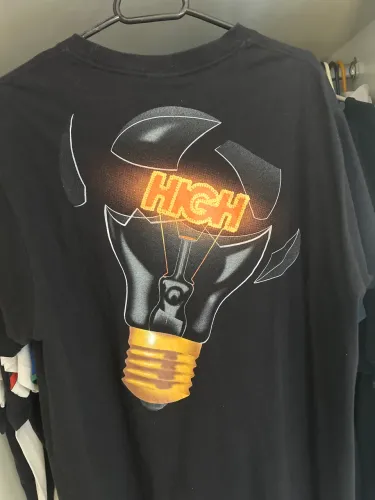 Camiseta High Light bulb
