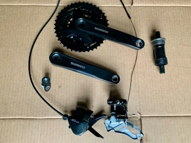Pedivela c/ coroa tripla, câmbio, trocador Shimano Altus + Movimento central