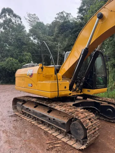 Escavadeira 320 GX Caterpillar.