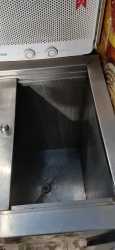 Freezer de inox.