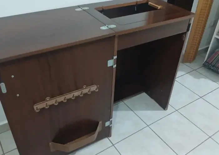 Gabinete para máquina da Costura Singer