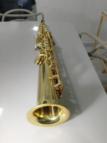 Saxofone Sib Suzuki Reto Soprano Dourado