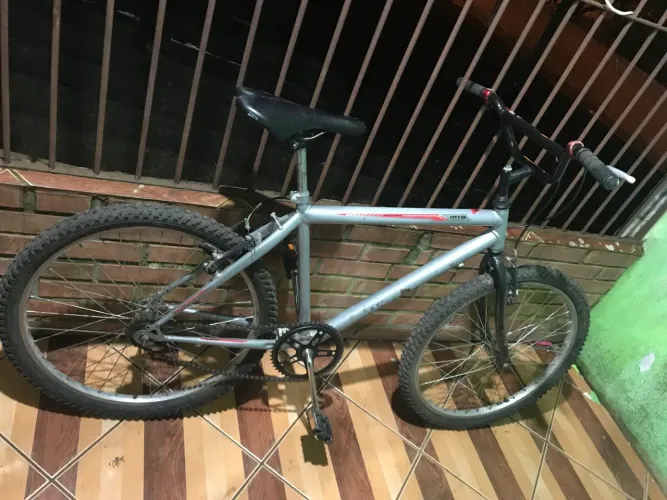 Vendo bicicleta boa 150$ nela
