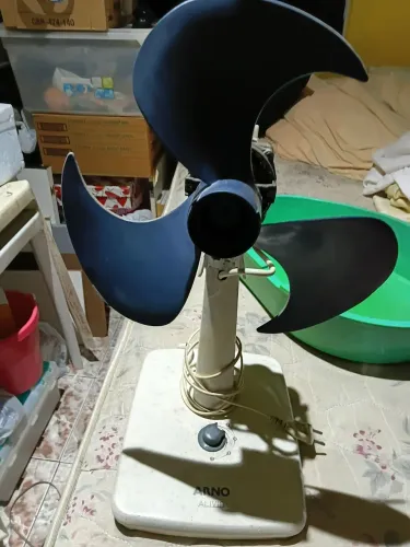 Vende-se esse ventilador Arno de 30 cm todo bom falta ad grades 
