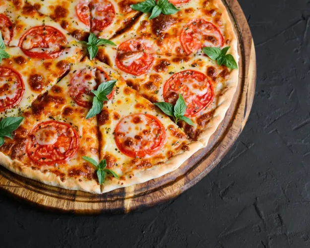 Contrata-se pizzaiolo na Cidade Ocidental