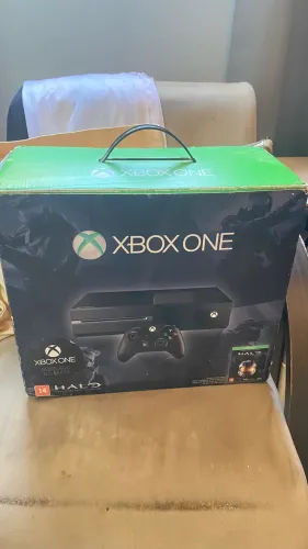 Vendo Xbox one fat 500gb + 5 jogos