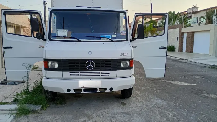 Mercedes Bens 710