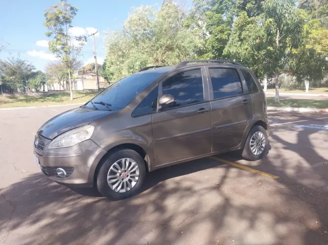 Fiat Idea Attractive 1.4 Fire Flex 8V 5P 2011