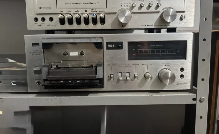 Tape deck sansui sc-1300 divido no cartão .