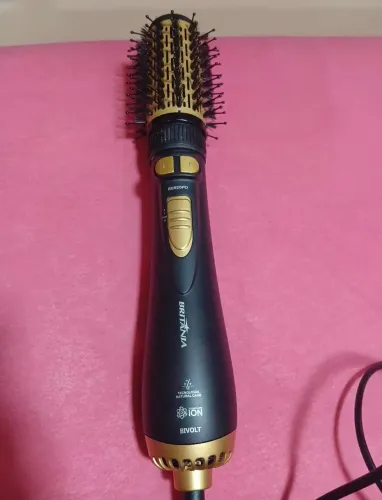 Escova Britânia Bivolt pouco uso. BAIXOU O PREÇO