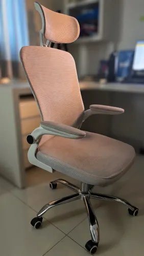 Cadeira ergonômica Branca (bom estado) - disponivel?