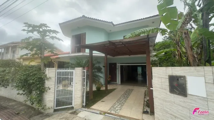 Casa 4 Quartos com 1 Suíte e 272m² - Vargem Grande
