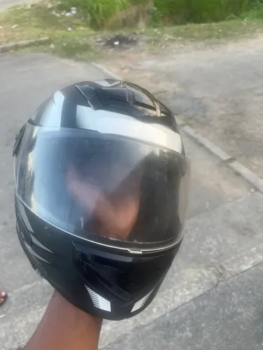 VENDO CAPACETE 100$ Em bom estado 200$ o par!