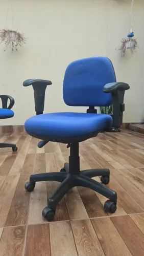 Cadeira de escritório modelo secretária