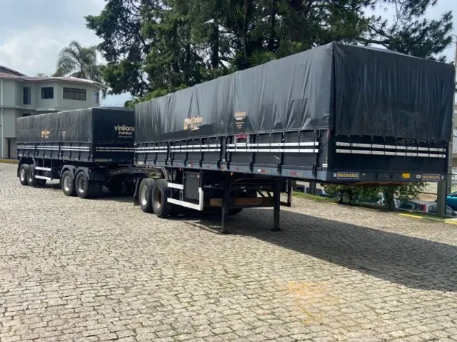 Rodotrem graneleiro 2022 - Recrusul com pneus.