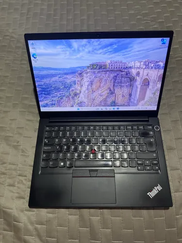Thinkpad E14 i5 11th 256 SSD + 16GB RAM