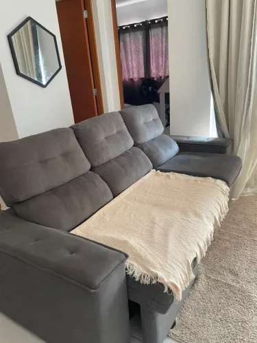 Sofá três lugares