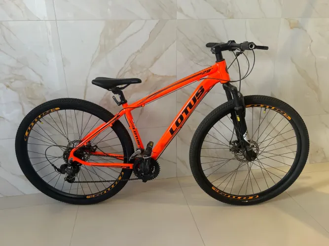 Vende-se uma bicicleta