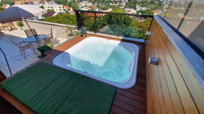 Cobertura com piscina, 3 quartos, 232² privativos elevador - Jardim Planalto