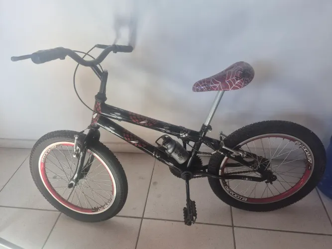 Bicicleta aro 20 - tema Homem Aranha