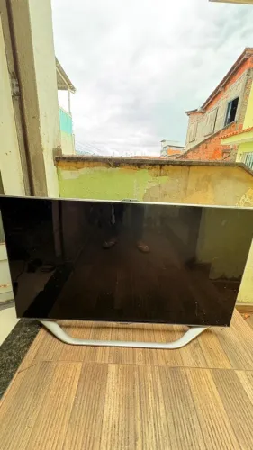 TV Samsung 46" Smart 3D UN46ES8000G ? com listras na tela