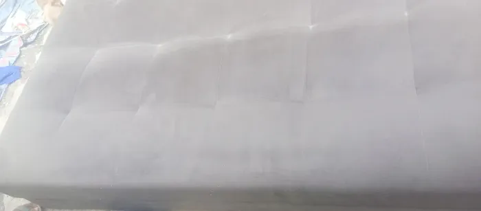 Vendo sofá cama aveludado em bom estado para sair agora
