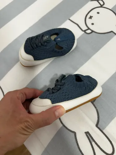 Tênis Infantil Easy Knit da marca Tip Toey Joey, na cor azul (Navy / Laguna)