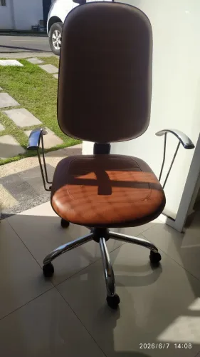 Cadeira de escritório cor Laranja - usada - excelente estado