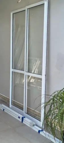 Porta De Correr Em Alumínio Branco Com Vidro (1,47m x 2,35m) - Completa
