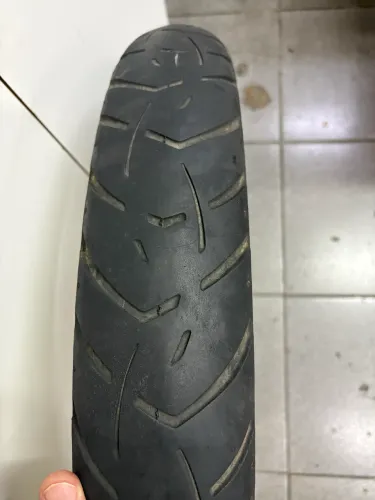 Pneu f800 dianteiro 90/90-21