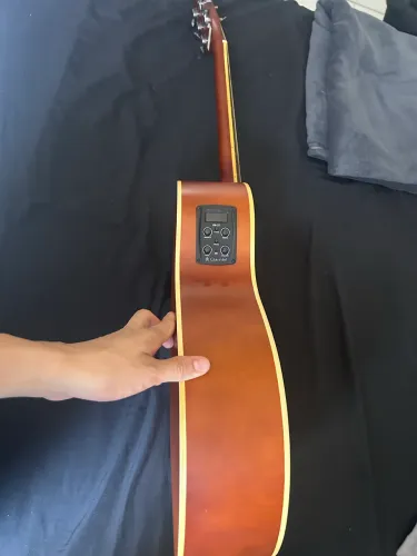 Vende-se Violão