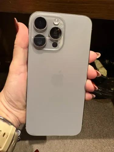 iPhone 15 pro max sem marcar de uso, estado de novo, bateria 85%