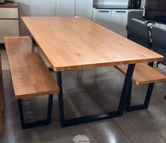 Mesa de madeira 2 bancos 