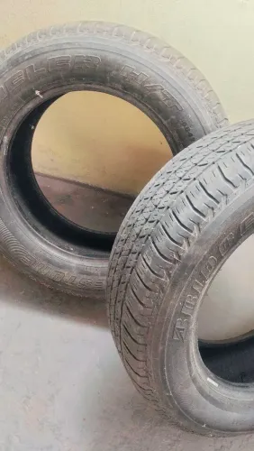 2 pneus aro 18 265/60 Brigestone