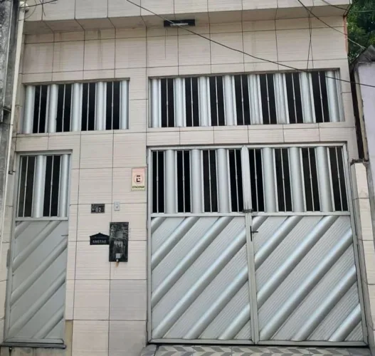 Casa com 3 Qts, Terraço Amplo e Garagem - 120m²