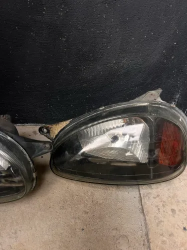 Faróis Corsa 260,00