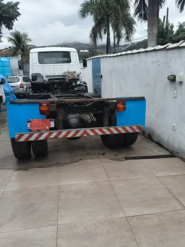 Caminhão muito novo nada pra fazer. Automático original de fabrica