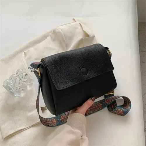 Bolsa Feminina Tiracolo Laterais De Ombro Monocromática Cor Preta Ou Marrom