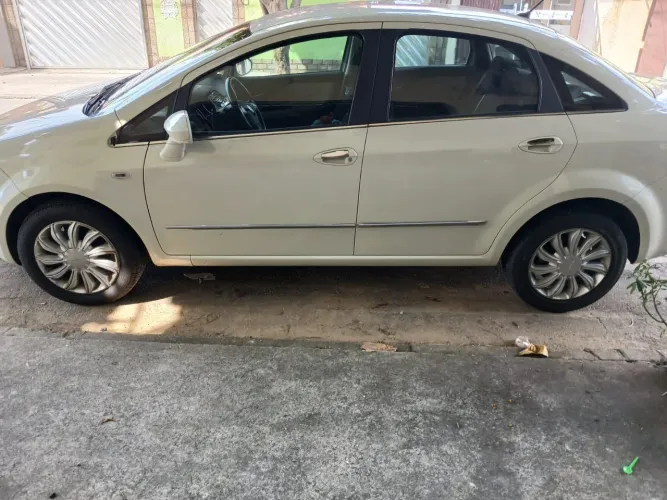 Fiat Linea Essence 1.8 Flex 16V 4P 2016