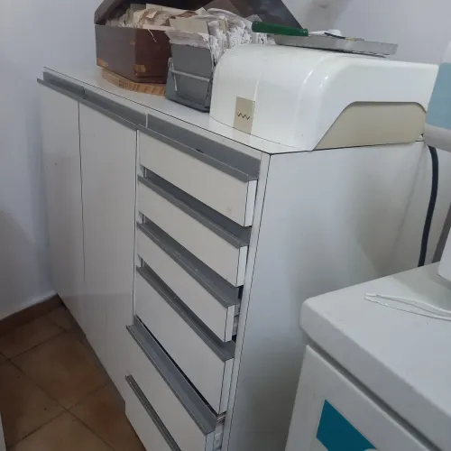 Vendo consultório dentário com ponto e materiais