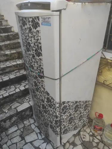 Vendo geladeira Frost Free toda hora só troca barraca da porta e O relê