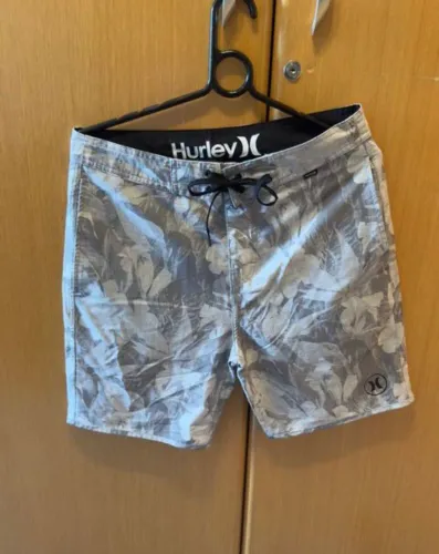 Bermuda hurley original tamanho 38 no Brasil tamanho 29 nos EUA
